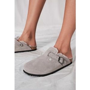 BIRKENSTOCK Boston Genuine Shearling Lined Clog in Stone Coin Suede Size 7-7.5US